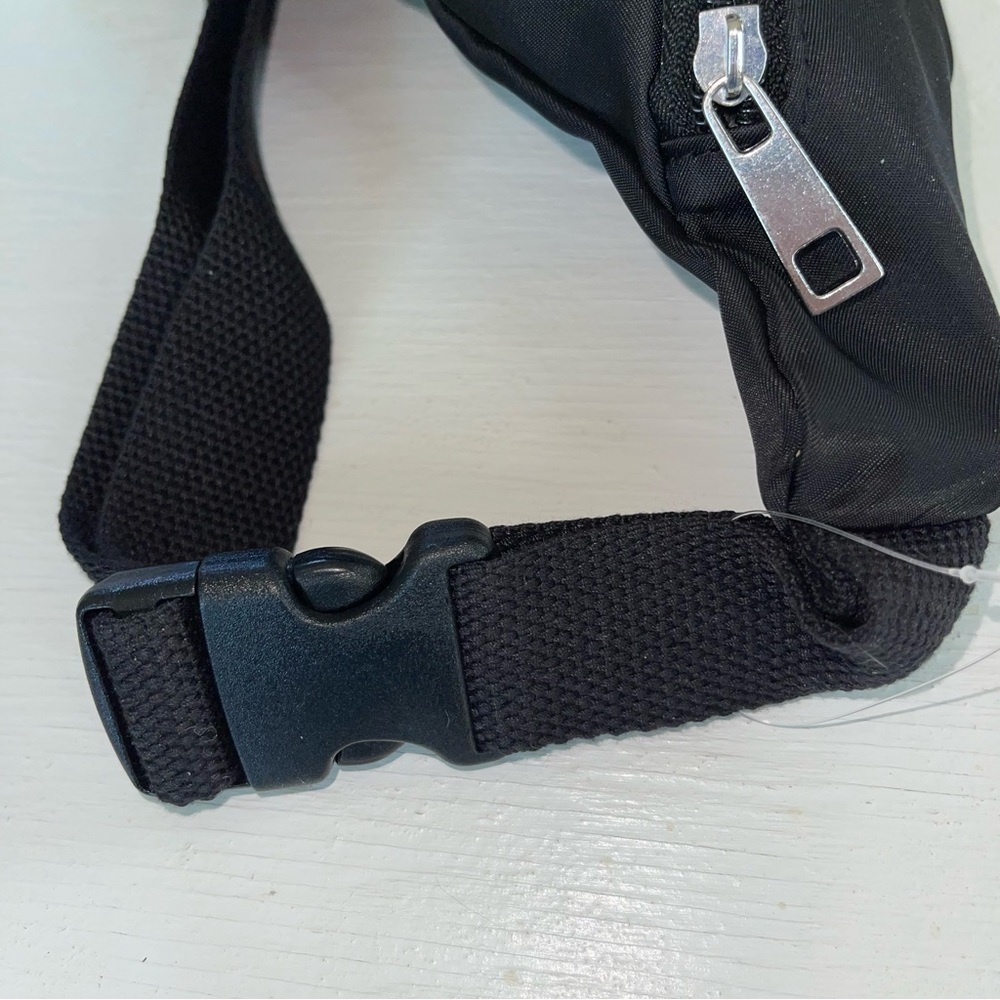 GUESS Fannypack - Picture 3 of 3